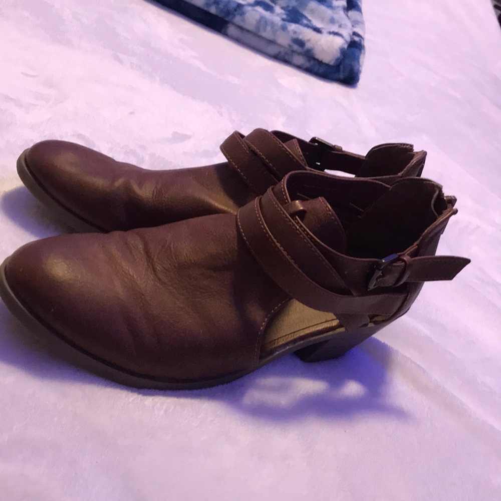 Heels - Picture 2 of 2